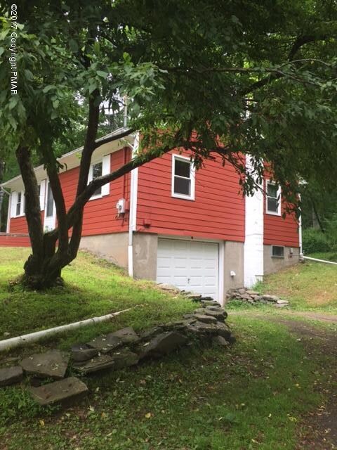 321 Spring Lake Dr, Canadensis, PA 18325 - photo 2