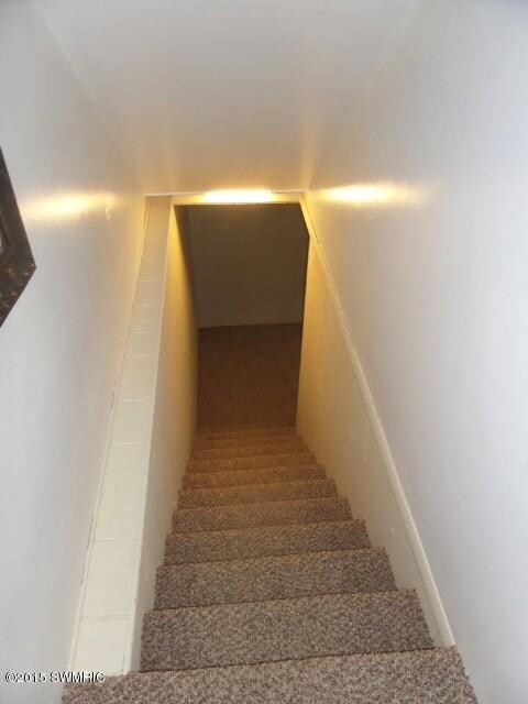 242 W Vanbruggen Dr, Plainwell, MI 49080 - photo 6