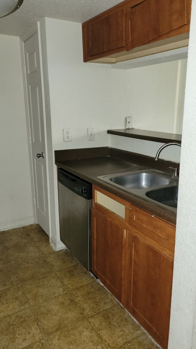 Kitchen w/Pantry