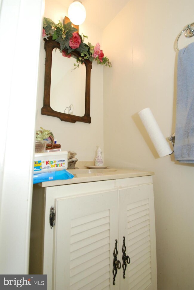 8222 Wycliffe Ct, Manassas, VA 20109 - photo 6