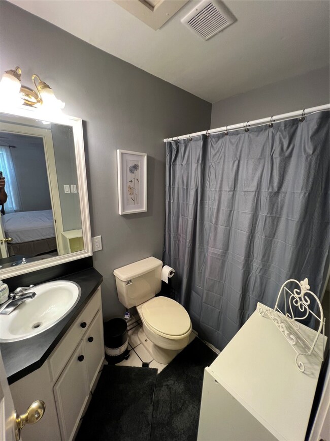 1310 Reid St, Houston, TX 77022 - photo 5