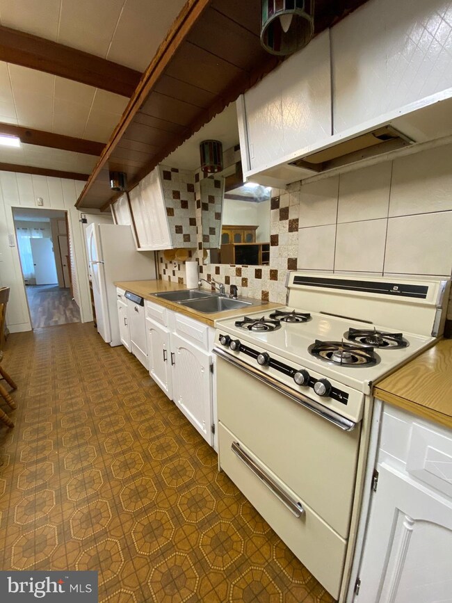 113 Franklin St, Trenton, NJ 08611 - photo 7