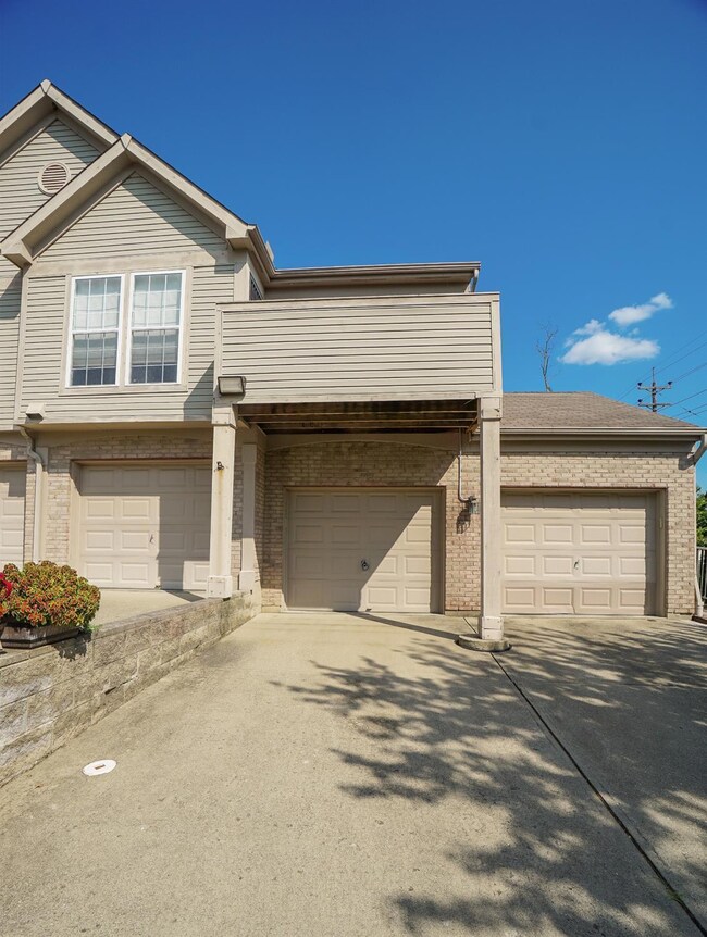 8410 Ridge Pointe Ct unit 14, Cincinnati, OH 45237 - photo 2