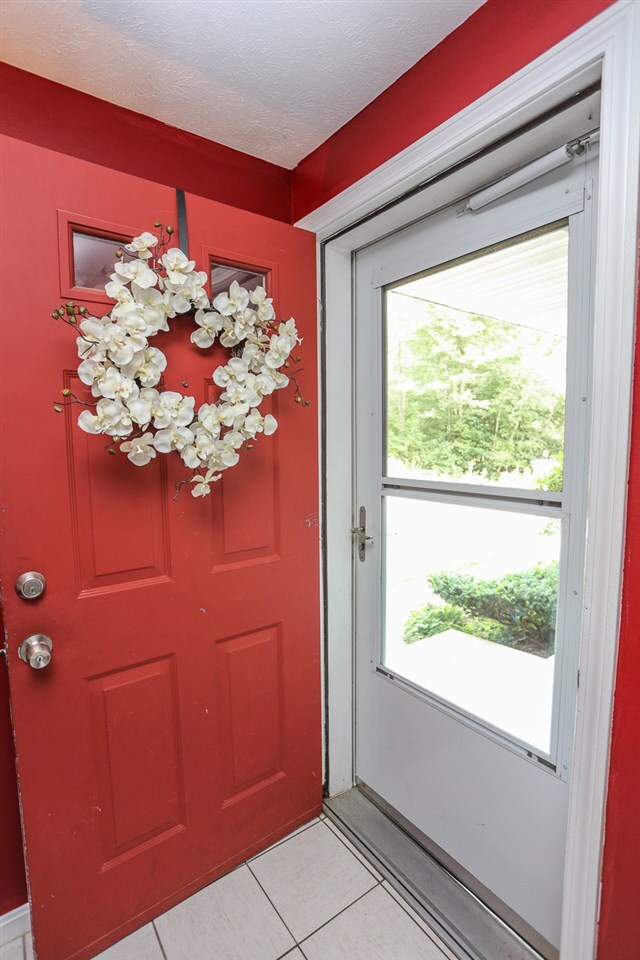 125 Litchfield Rd unit B, Londonderry, NH 03053 - photo 3