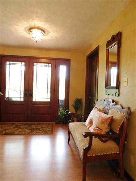 Stunning front entrance with Pergo flooring.