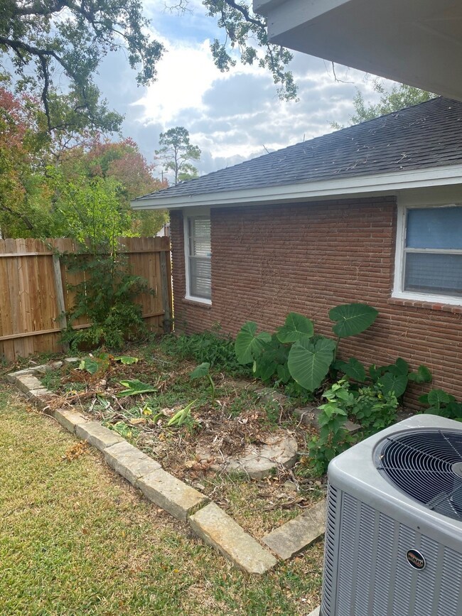 2902 Broadmead Dr, Houston, TX 77025 - photo 6