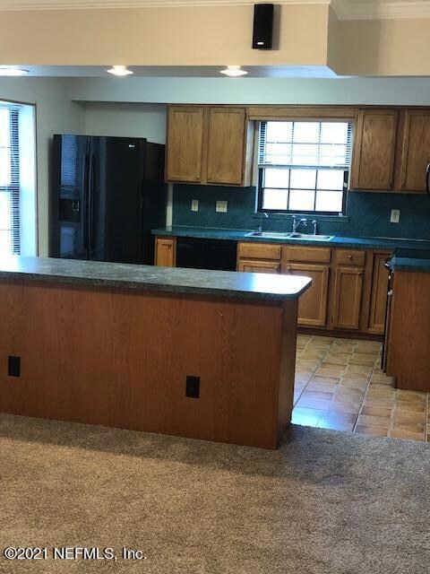 4642 Twelve Oaks Ct, Jacksonville, FL 32210 - photo 4