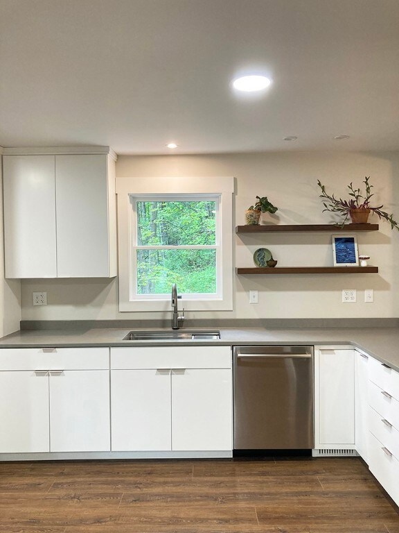 Extra wide and deep stainless sink complete with b