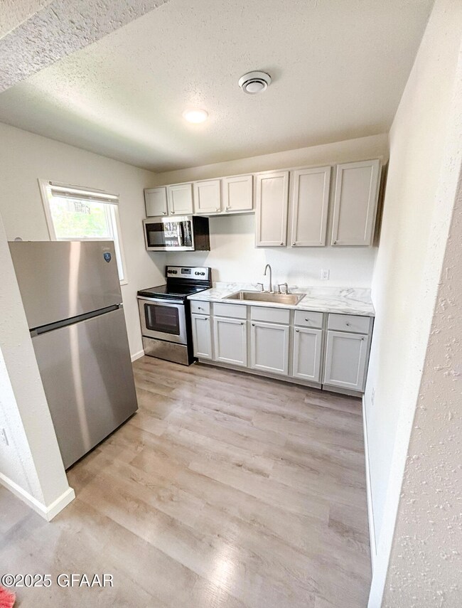 323 Seward Ave, Grand Forks, ND 58203 - photo 6