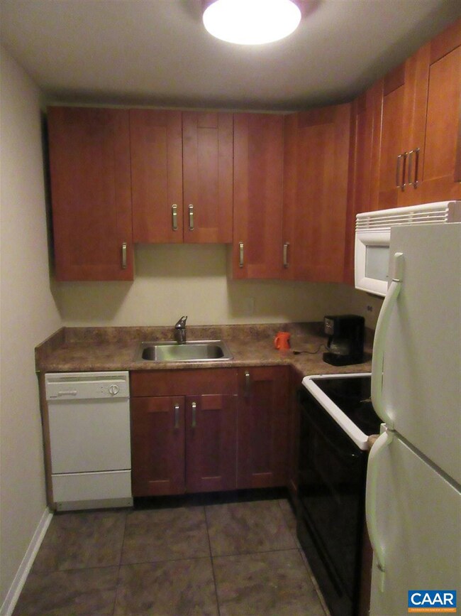 1215 Wertland St unit C14, Charlottesville, VA 22903 - photo 3