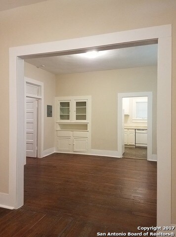 509 E Evergreen St, San Antonio, TX 78212 - photo 4