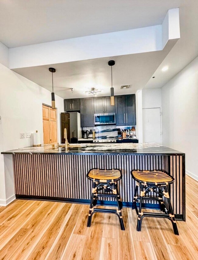 The Broadway unit 410, Milwaukee, WI 53202 - photo 4