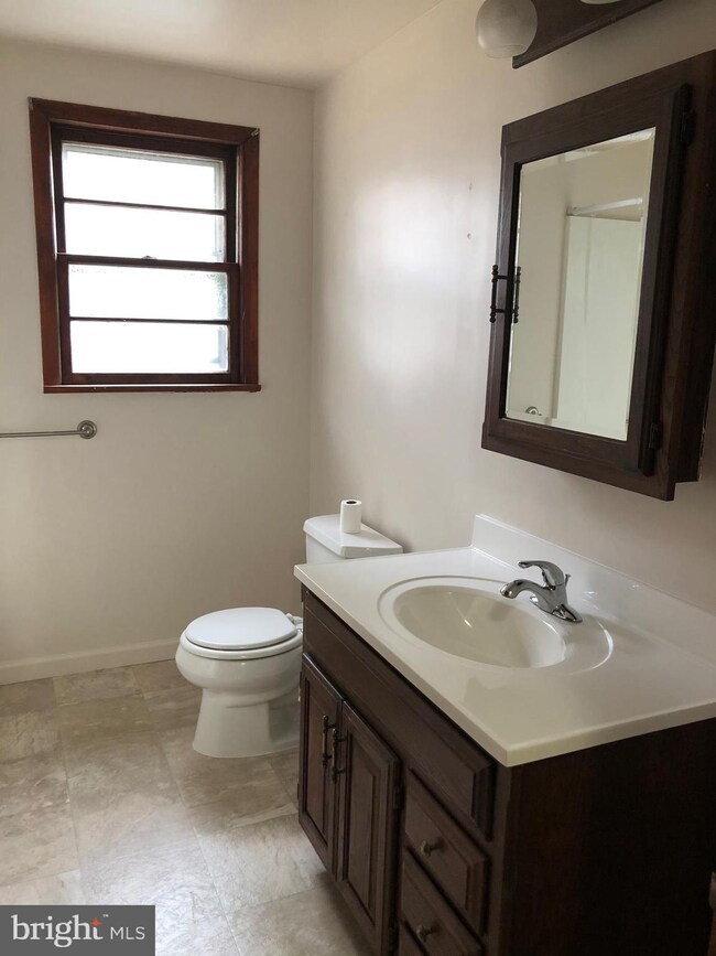 10 Amherst Dr, Pennsville, NJ 08070 - photo 2