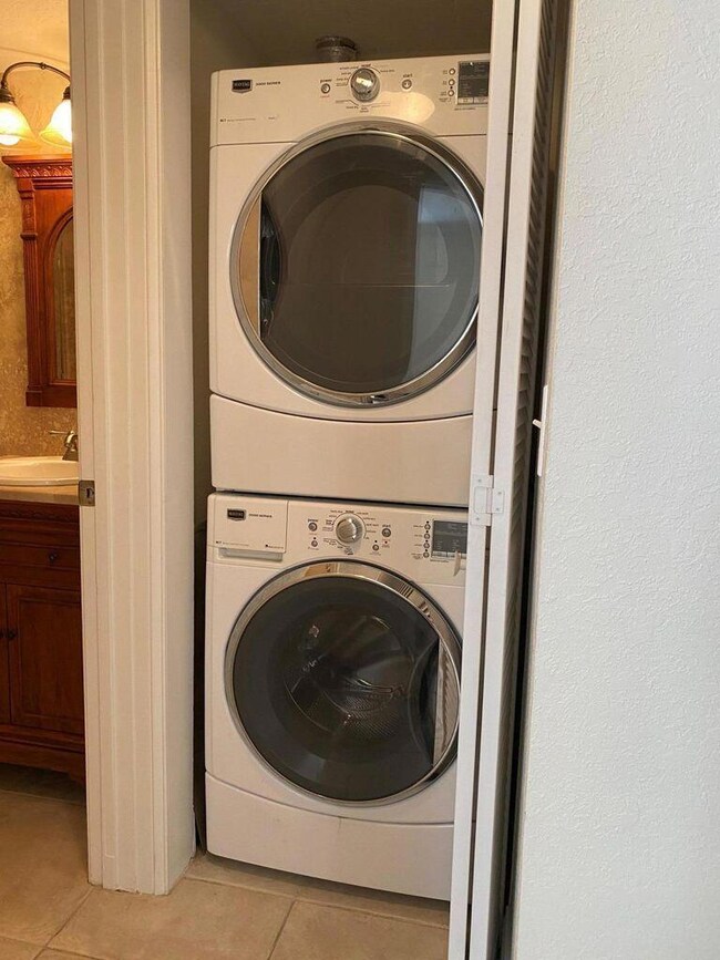 1105 Lake Shore Dr unit 203, West Palm Beach, FL 33403 - photo 7