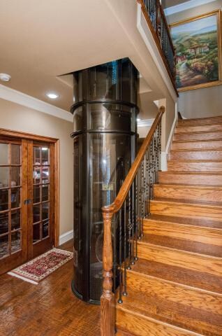 400lb capacity built in elevator