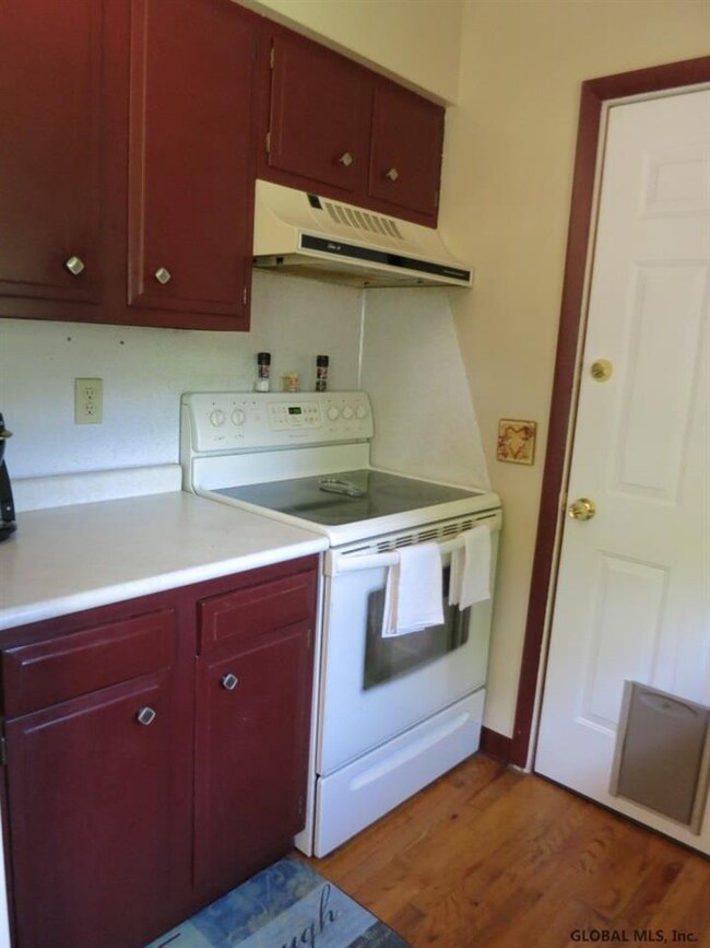 520 Walton Place, Schenectady, NY 12302 - photo 7