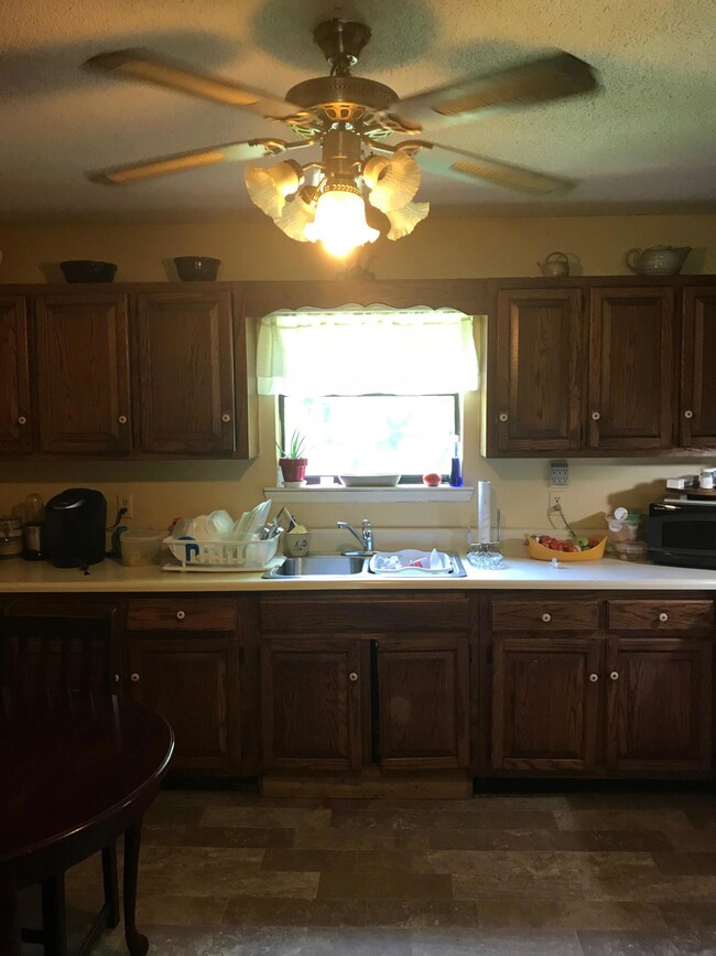9035 Wooten kitchen