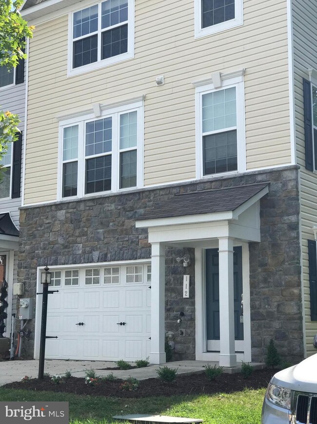 112 Thomasson Ct, Capitol Heights, MD 20743 - photo 2