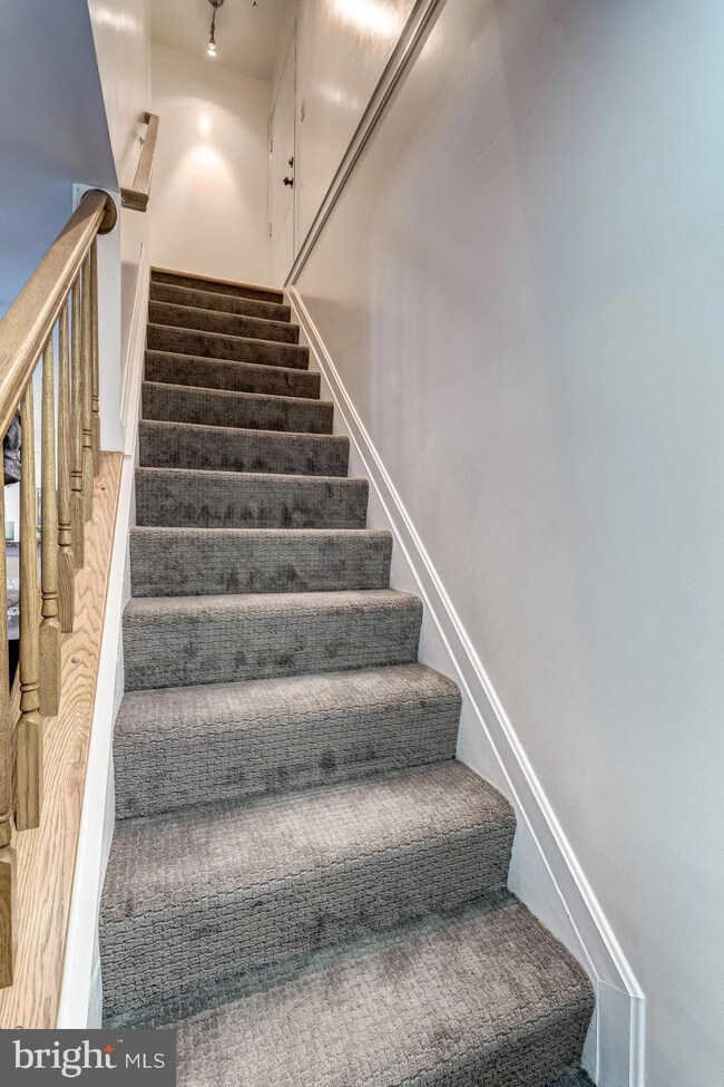 Quaker Hill Community unit 3, Alexandria, VA 22314 - photo 4