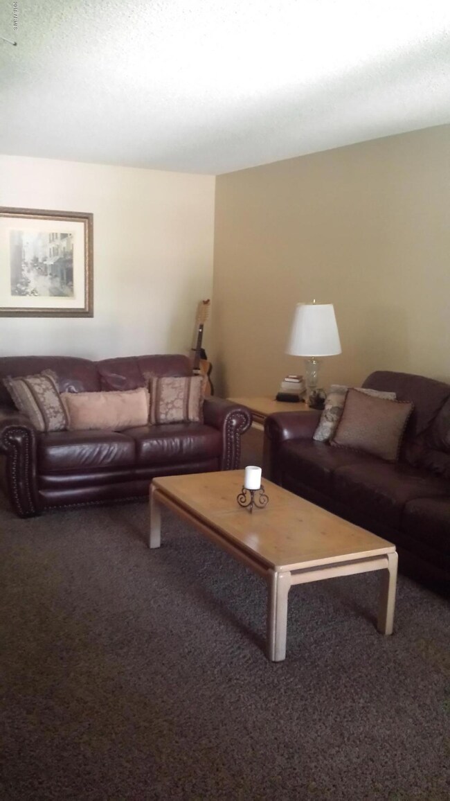 10631 W Highwood Ln, Sun City, AZ 85373 - photo 5