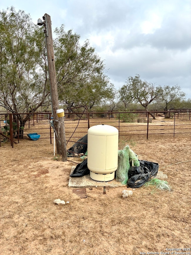 2713 Fm 716, Premont, TX 78375 - photo 3