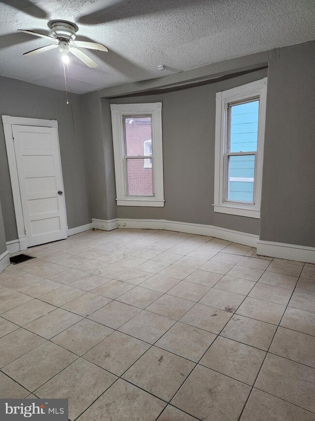 7044 Chew Ave unit 2, Philadelphia, PA 19119 - photo 2