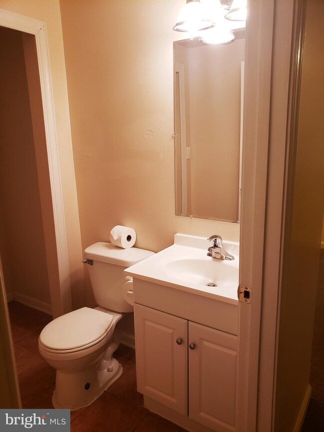 434 Burbank Ct, Halethorpe, MD 21227 - photo 3