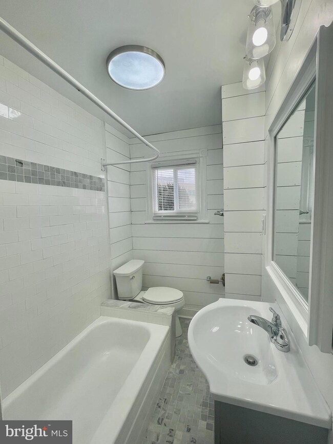 710 W Railroad Ave, Bryn Mawr, PA 19010 - photo 4