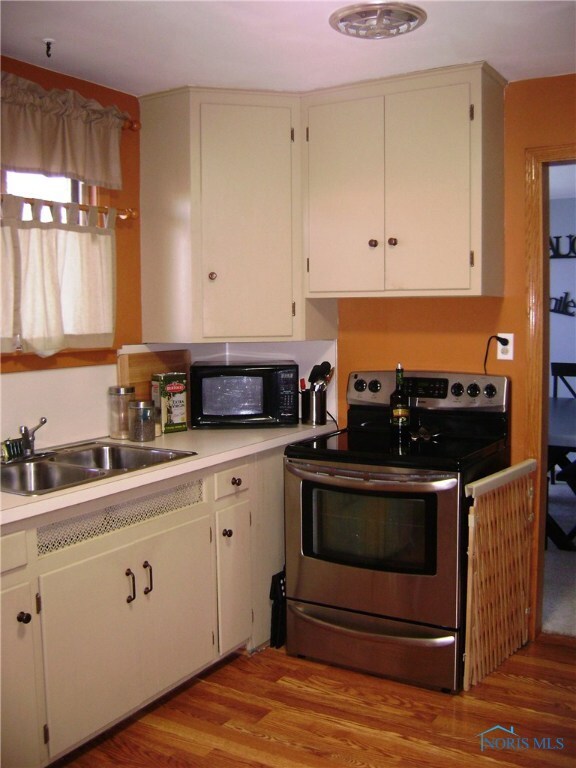 Large kitchen with SS appliances included