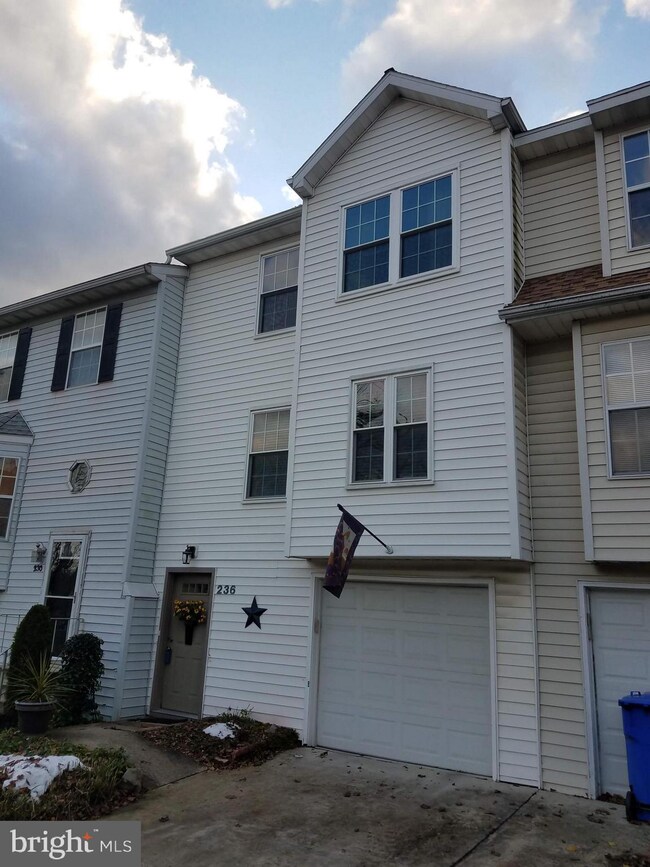 236 Lincoln Ave, Harrisburg, PA 17111 - photo 2