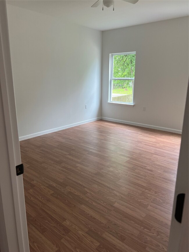 6830 Bethune Dr, Houston, TX 77091 - photo 7