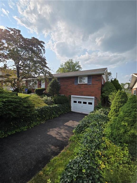 1209 W Highland St, Whitehall, PA 18052 - photo 2