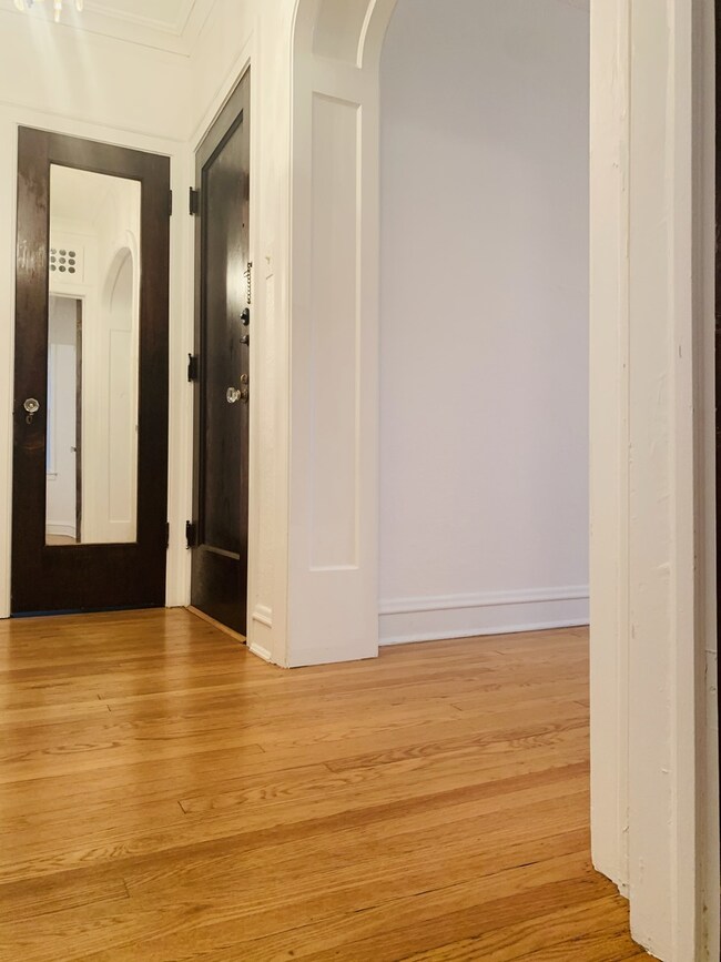 6316 N Rockwell St unit 3, Chicago, IL 60659 - photo 4