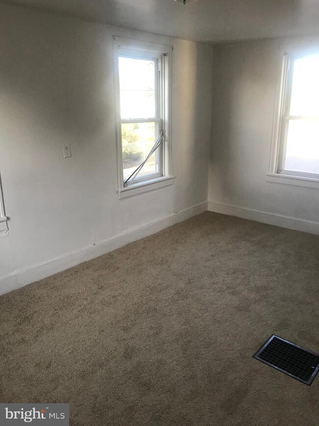 138 E South St, Chambersburg, PA 17201 - photo 5