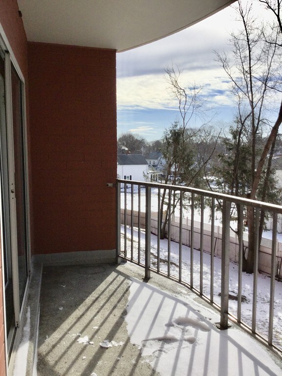 Sagamore Place Condominiums unit 310, Quincy, MA 02171 - photo 7