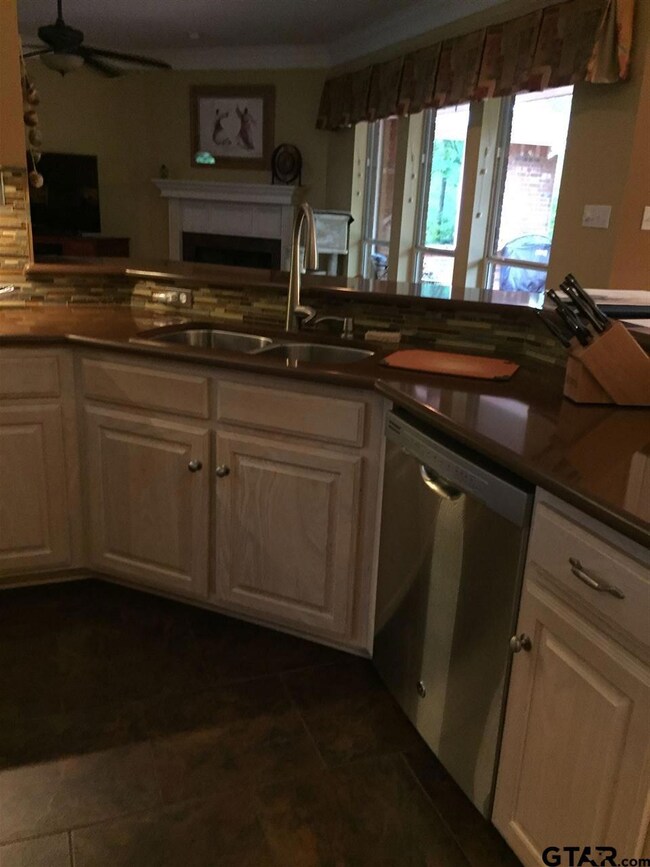 15011 Canopy Oaks Dr, Tyler, TX 75707 - photo 7