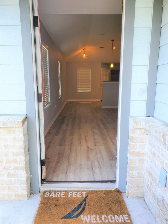 9115 Henrietta St, Houston, TX 77088 - photo 3