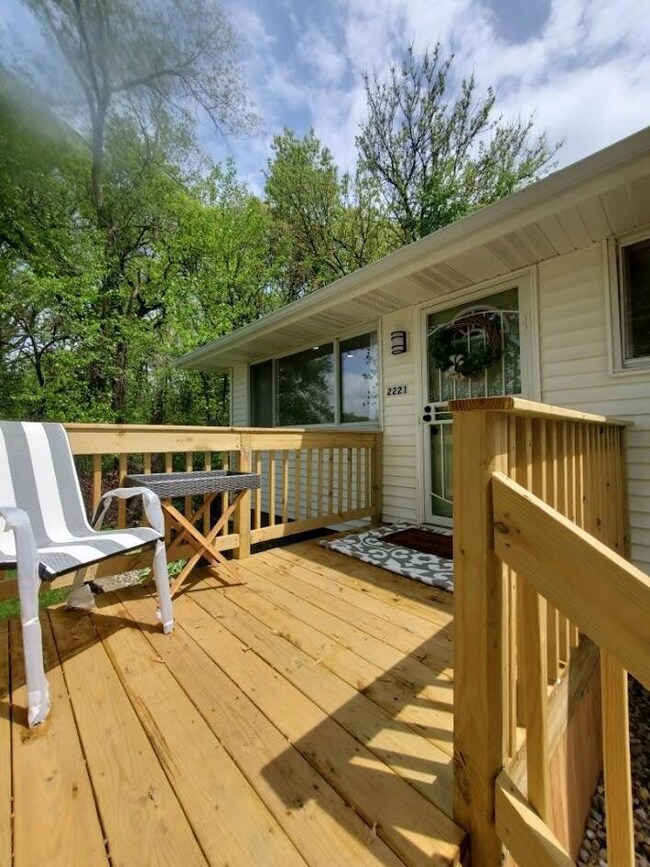 2221 Wallace St, Gary, IN 46404 - photo 5