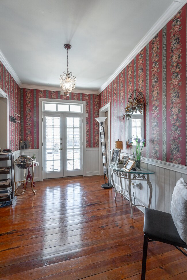 613 Colville St-36