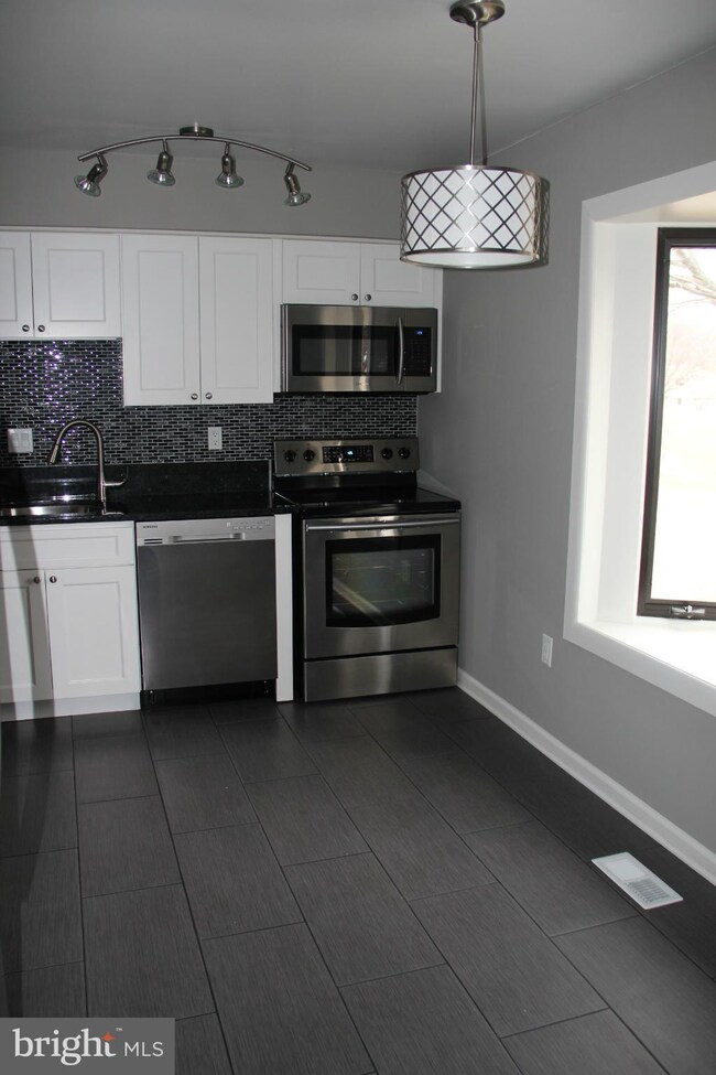 2 Bernadotte Ct, Parkville, MD 21234 - photo 6