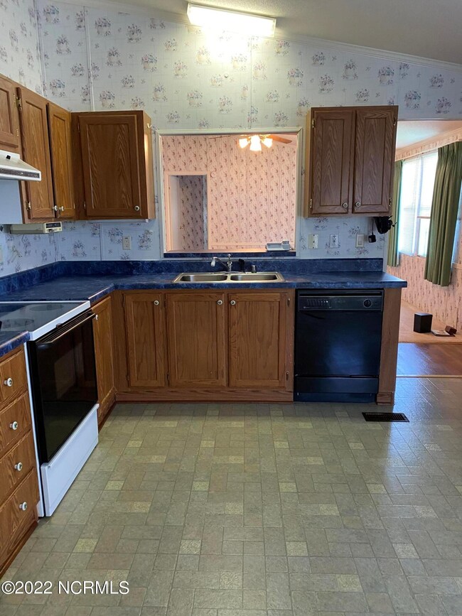 907 Palmer Kitchen 2