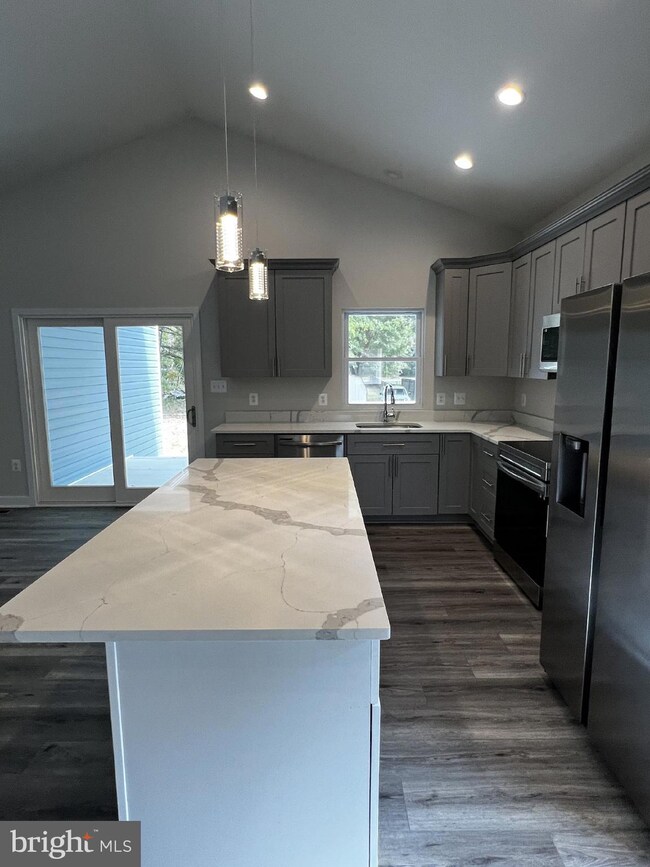 38 Meadow View Ln, Colonial Beach, VA 22443 - photo 4