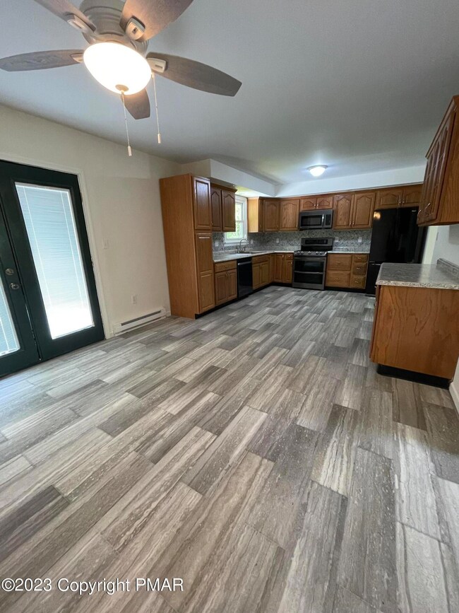 3128 Godfrey Ridge Dr, Stroudsburg, PA 18360 - photo 3