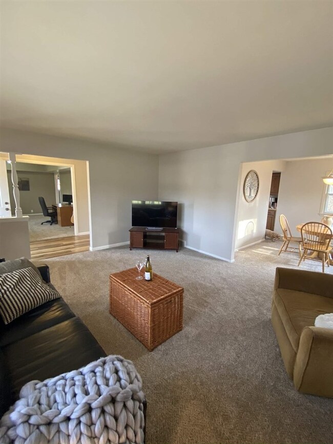 12123 W Diane Dr, Milwaukee, WI 53226 - photo 3