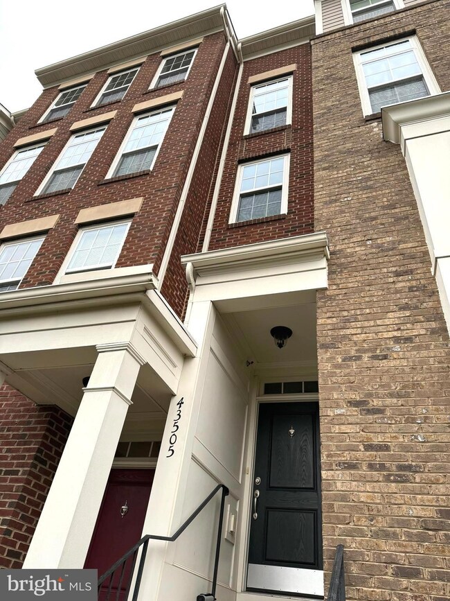 43505 Town Gate Square, Chantilly, VA 20152 - photo 7