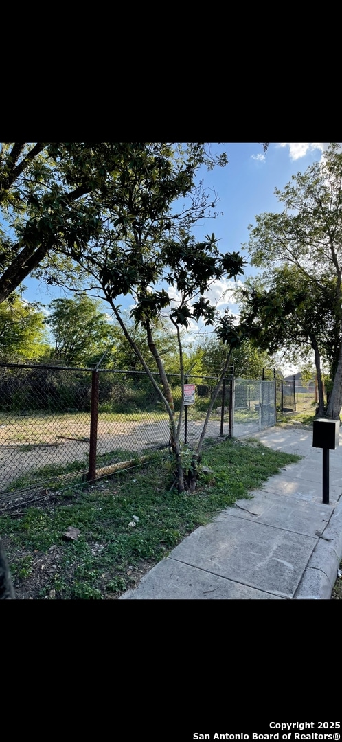 5612 Monterey St, San Antonio, TX 78237 - photo 3