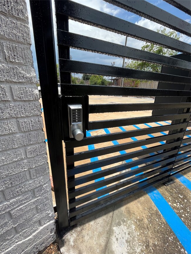Side pedestrian gate