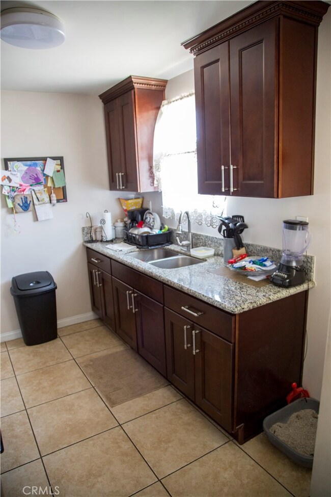 957 E 119th St, Los Angeles, CA 90059 - photo 5