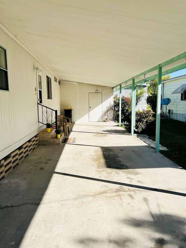 294 Buckeye Blvd, Lakeland, FL 33813 - photo 5