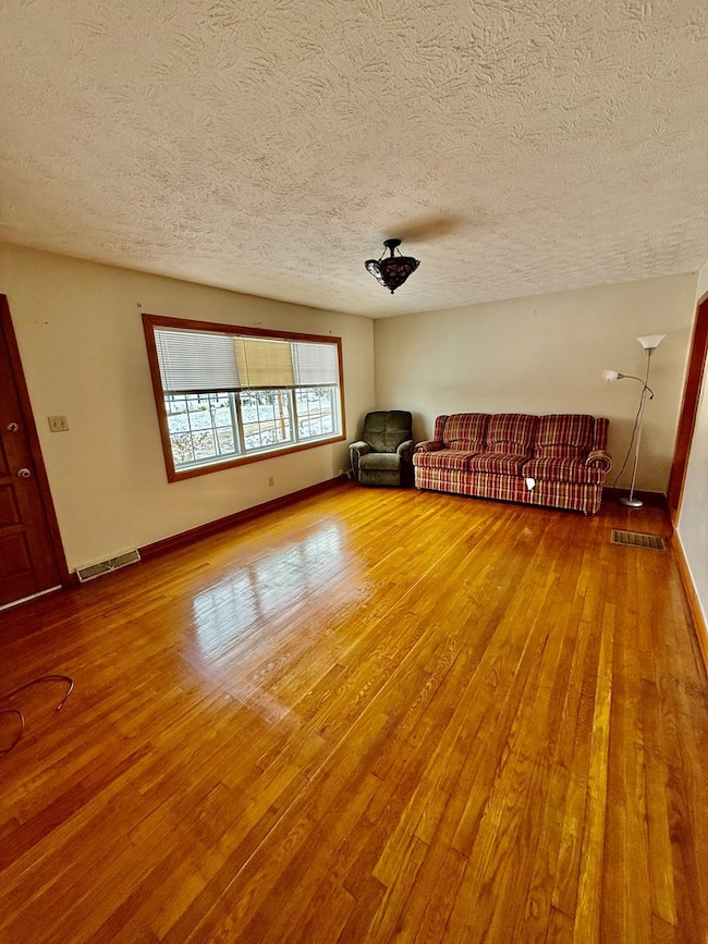 2302 Hill-N-dale Dr, Maysville, KY 41056 - photo 6